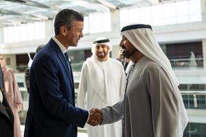 Peña se reúne con directivos de Emirates y plantea convertir a Paraguay en hub aéreo y logístico regional