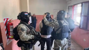 Decretan prisión para el hijo de Lalo Gomes por el caso de los Registros Públicos