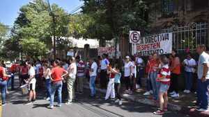 Manifestación en el Colegio Internacional: Hablan de “quiebre institucional” y no descartan recurrir al MEC
