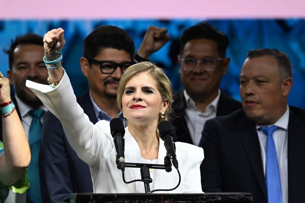 Fernández, derechista de línea dura, elegida presidenta de Costa Rica