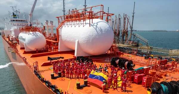 La Nación / Buque venezolano zarpó con primer cargamento de gas licuado de petróleo