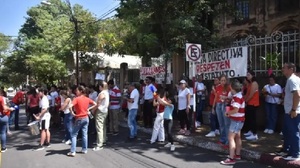 Padres protestan contra designación de director en el Inter