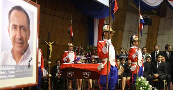 La Nación / Lino Oviedo: el general que arrestó a Stroessner y murió en una fecha cargada de simbolismo