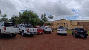 Casi 200 efectivos ingresan a la cárcel de Pedro Juan Caballero en busca de armas desaparecidas