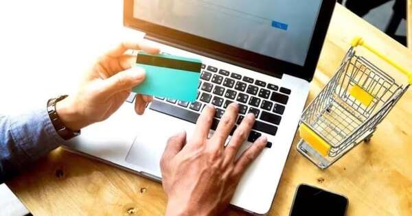 La Nación / Las tarjetas y transferencias lideraron métodos de pago