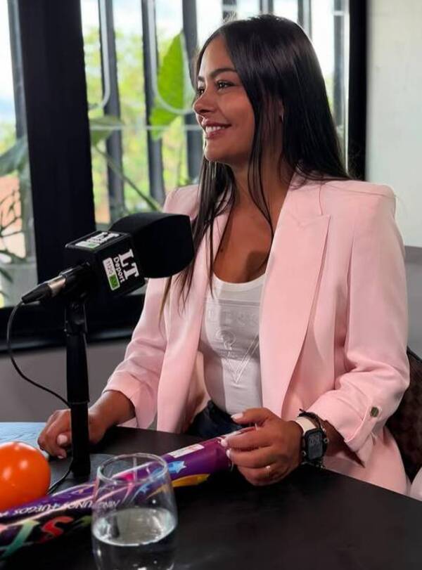 Lari Riquelme se emocionó en el estreno de su nuevo laburo