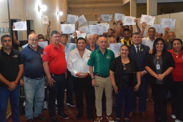 25 internos de la UPIE se gradúan como electricistas