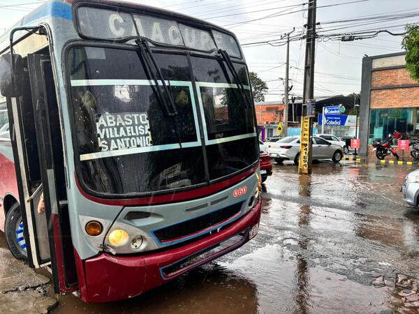 Violenta pelea entre conductores en Villa Elisa
