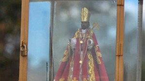 Católicos celebran el día de San Blas, protector de la garganta y de la salud