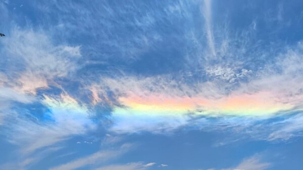 Espectáculo en el cielo con nubes de colores causa asombro en Misiones