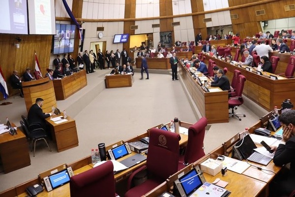 Diputados logran firmas para sesión extra sobre reforma de la Caja Parlamentaria - ADN Digital