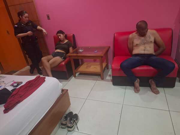 Popular / Amor y traición en motel: Un hombre detenido con el auto de su ex en compañía de la capillita