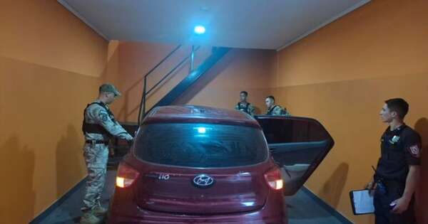Diario HOY | Habría robado el auto de su expareja y fue detenido en un motel con otra mujer