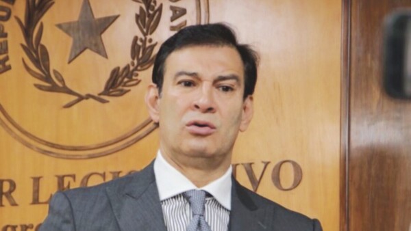 Tres viudos de legisladoras cobran jubilaciones VIP: ¿Quiénes son?