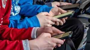 España prohibirá acceso a redes sociales a menores de 16 años