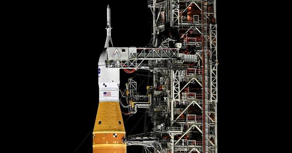 La Nación / Primera misión lunar en medio siglo se posterga por fuga de combustible