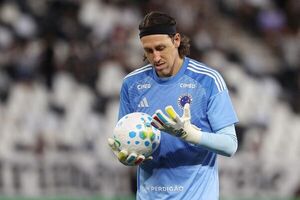 Popular / (VIDEO) ¡Ingueroviable! Arquero paró el partido para ir a hacer el "número 2"