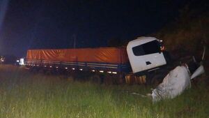 Un muerto y un herido tras violento choque entre camiones en Curuguaty