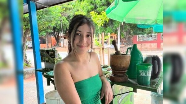 Vendiendo yuyos cría a sus bebés y está por terminar su carrera