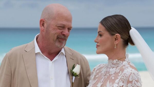 Popular / No lo sé Rick parece falso.... ¡Conductor de TV se casó por quinta vez!