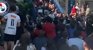 Toma y protesta: alumnos del Colegio Francés desafían a la dirección por malestar interno