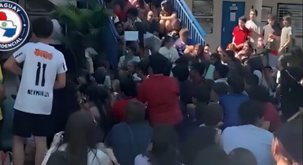 Toma y protesta: alumnos del Colegio Francés desafían a la dirección por malestar interno