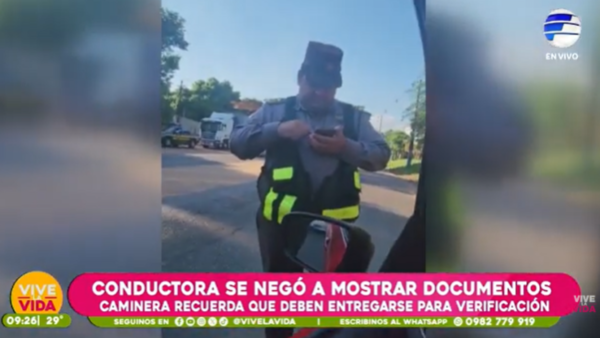 Conductora se negó a entregar documentos