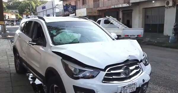 La Nación / Buscan identificar a conductor que chocó a otro vehículo y abandonó su camioneta