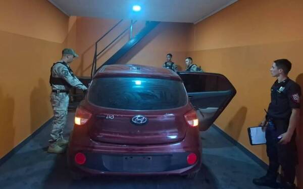 En pleno motel, la catedral pilló a su chuli con la capillita