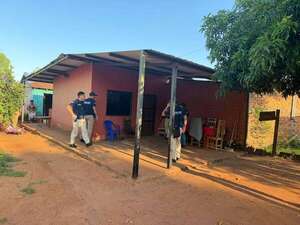 Allanan tres viviendas e incautan un arma de fuego en Encarnación - Policiales - ABC Color