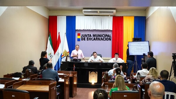 Intendente de Encarnación logra el cuestionado estacionamiento tarifado e incluye cepo más grúa