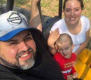 Músico cuenta su secreto para llegar a los 10 años de casados