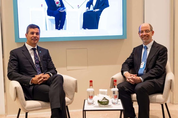 Santiago Peña y Google: Alianza para la Paraguay digital