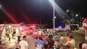 Un camión de gran porte choca contra una camioneta y deja tres heridos en Carapeguá - Policiales - ABC Color