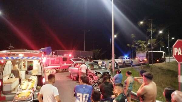 Un camión de gran porte choca contra una camioneta y deja tres heridos en Carapeguá - Policiales - ABC Color