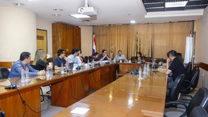 Médicos residentes exponen crisis laboral en el Senado