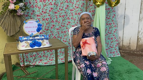 Doña Blasia celebró sus 100 años rodeada del cariño de su comunidad en el barrio San Francisco - Concepción al Día