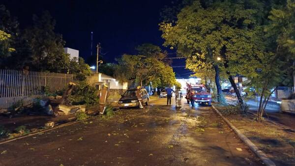 Viento tumbó a una motociclista en medio de temporal en Concepción