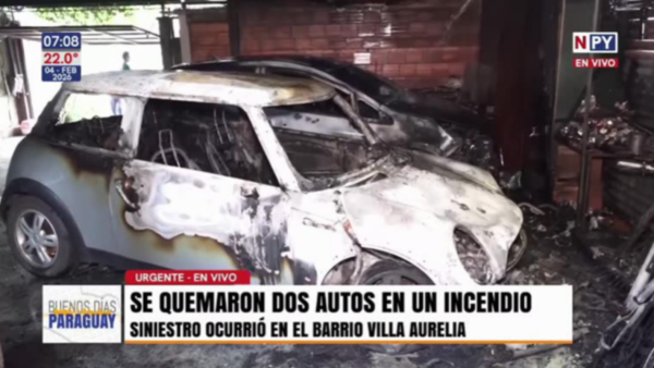 Incendio destruye dos vehículos y sospechan que fue provocado en Villa Aurelia