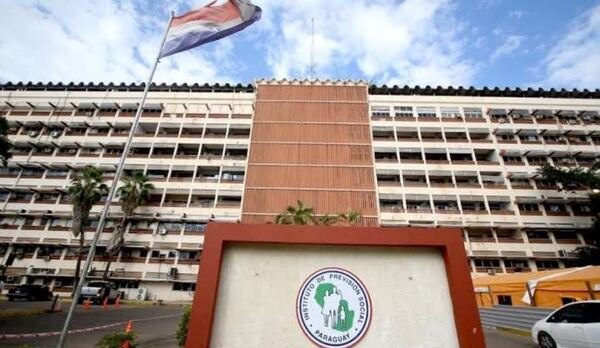 Exfuncionario del IPS de 76 años acusa mala praxis médica tras cirugía equivocada