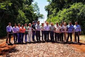 GOBERNACIÓN INAUGURA 520 METROS DE EMPEDRADO EN CAPITÁN MIRANDA
