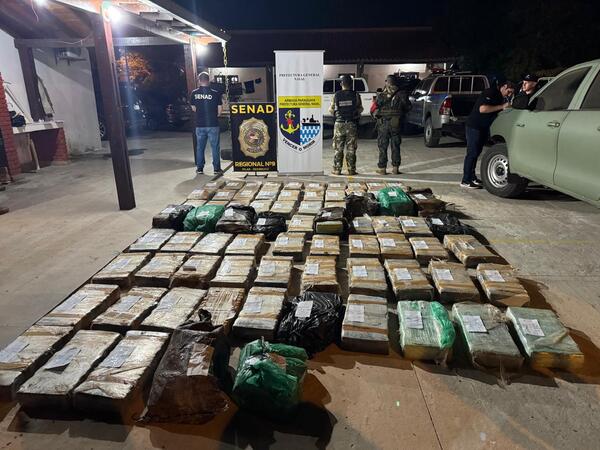 Popular / Casi 1 tonelada de marihuana incautan a orillas del río Paraná