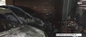 Dos vehículos quedaron inservibles tras incendio en estacionamiento - ADN Digital