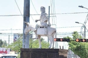 Lambaré planea el traslado del monumento de la “Burrerita” tras constantes accidentes