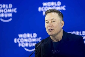 Elon Musk llama "tirano" y "traidor" a Pedro Sánchez