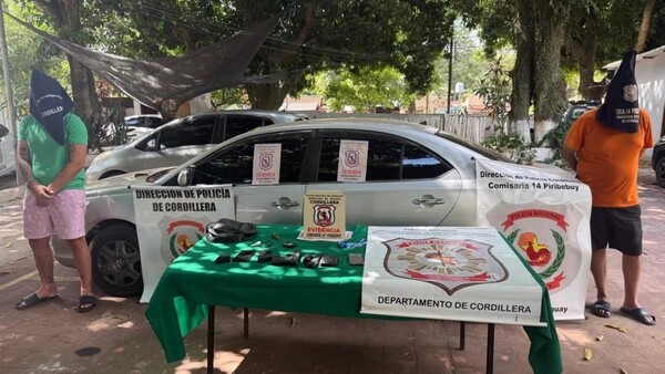 Un policía y civil con arresto domiciliario vigente, caen con vehículo robado