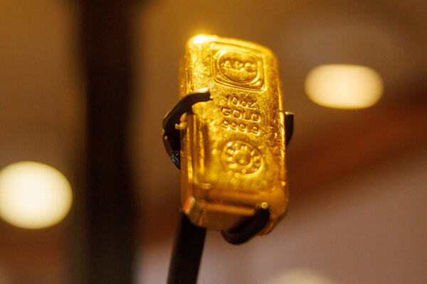 El oro registra su mayor caída desde 1983: Citi y Deutsche Bank proyectan escenarios opuestos