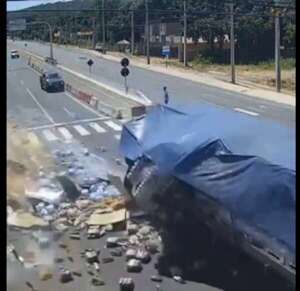 Video: otro camión perdió el control en la zona de Pedrozo - Policiales - ABC Color
