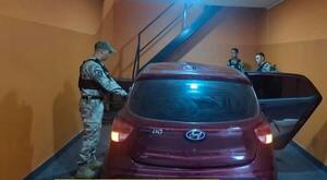 Localizan vehículo robado en un motel tras persecución