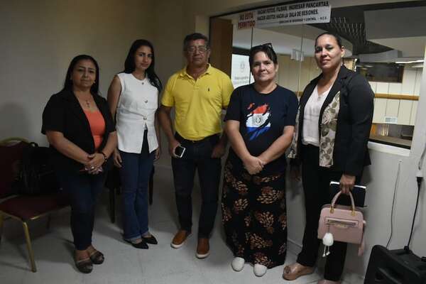 El muro del silencio: la Comisión Permanente da la espalda a las víctimas de la “mafia de los pagarés” - Nacionales - ABC Color